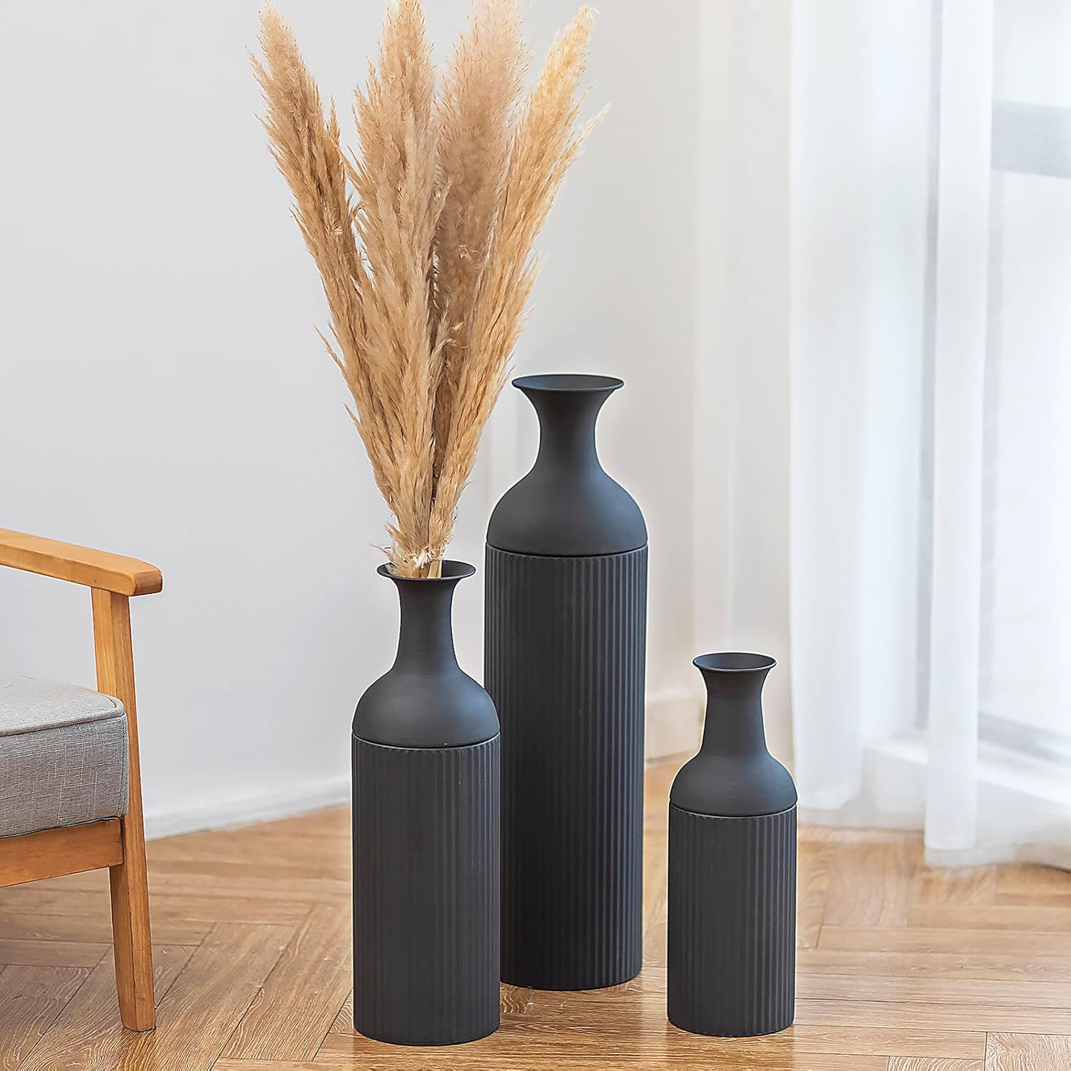 Sziqiqi White Tall Floor Vase: Large Ribbed Metal Vases 27/20/16in for Living Room, Modern for Pampas Grass, Oversized Standing Vase for Fireplace, Home Corner, Hallway, Office